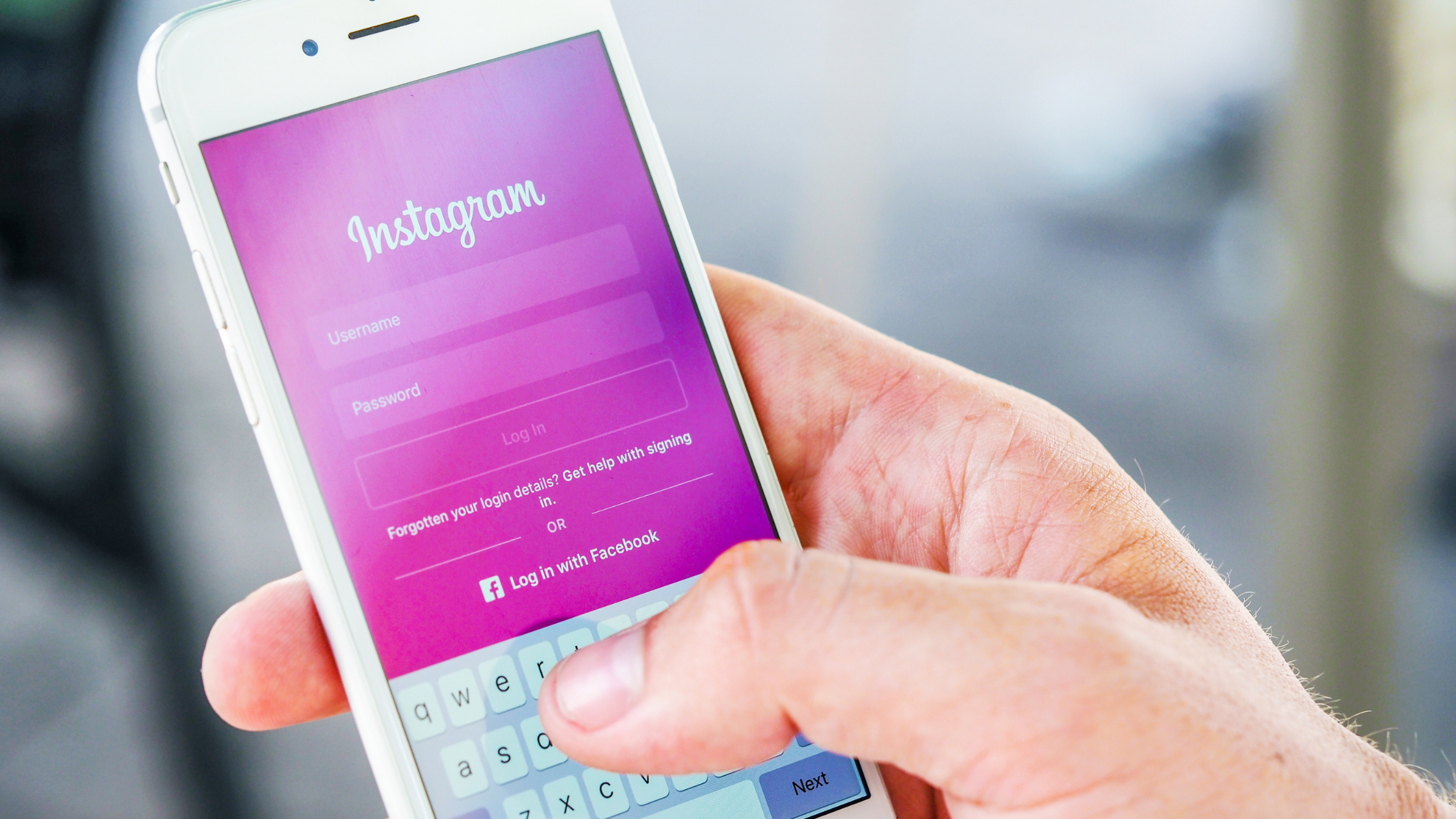How to change password in Instagram ?